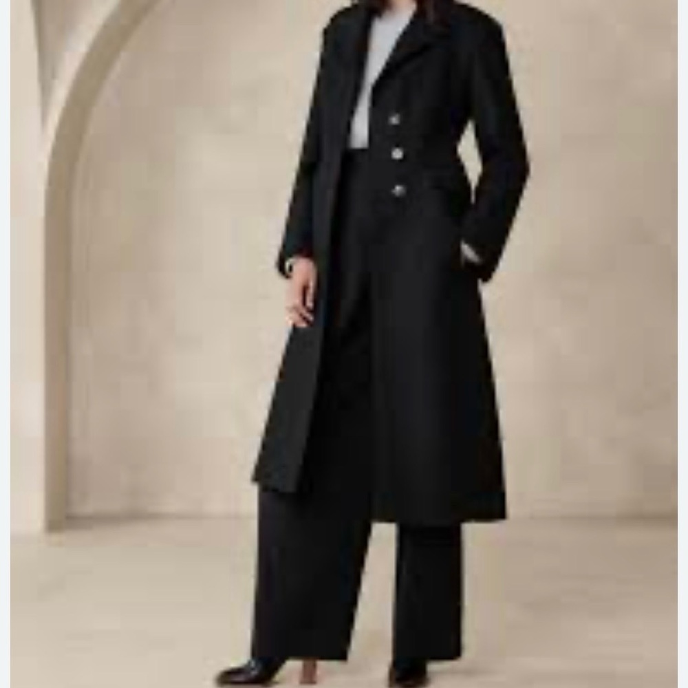 Elegant Black Double-Breasted Coat - Picture 3 of 11